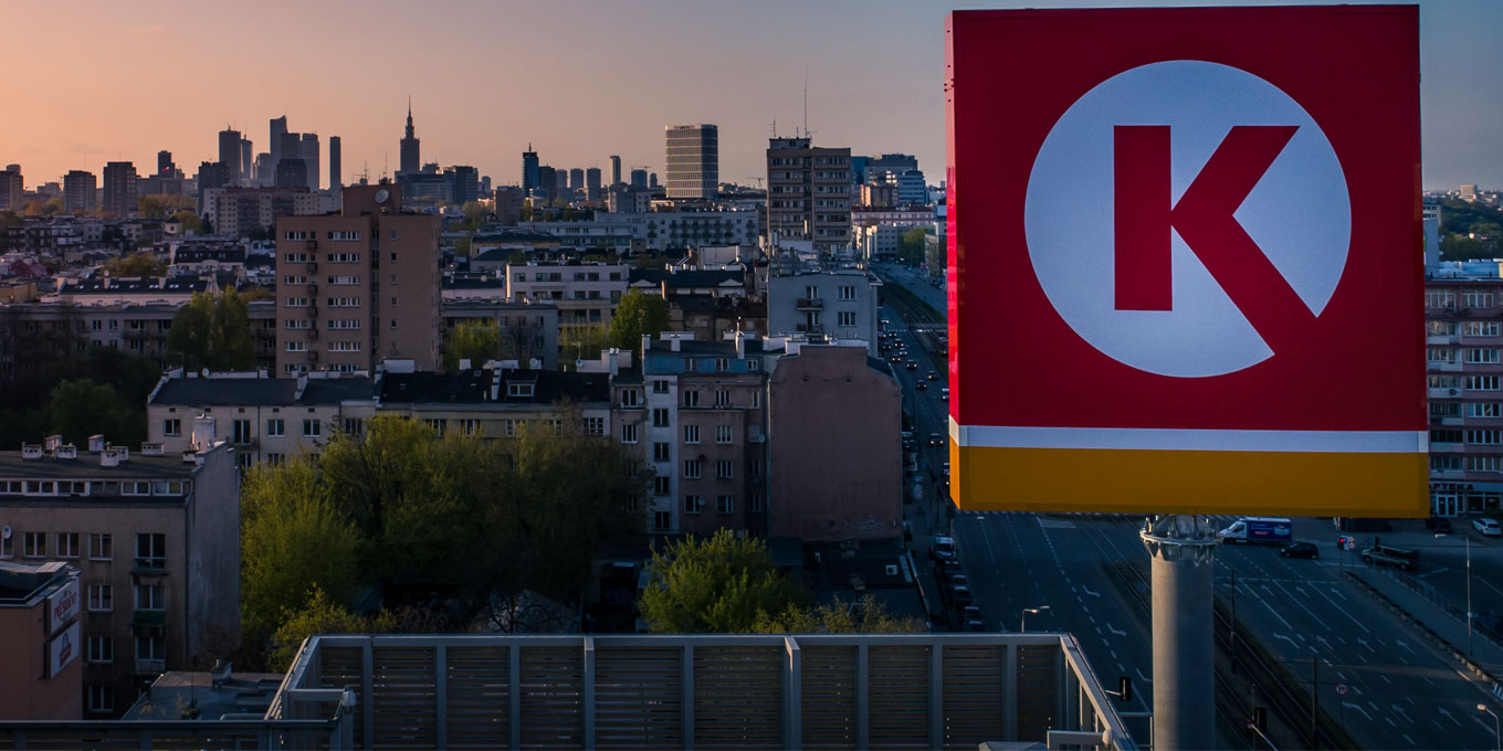 Circle K skylt över stad