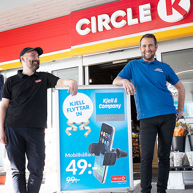 Circle K och Kjell & Co personal utanför Circle K